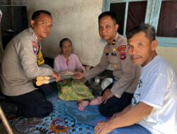 Polres Lombok Barat Salurkan Bantuan Tongkat untuk Lansia di Gerung