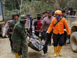 Konsep OtomHari Ke-5 Penanganan Banjir Bandang, Karo Ops Polda Papua Barat Tinjau Lokasi Bencana di Pegunungan Arfakatis