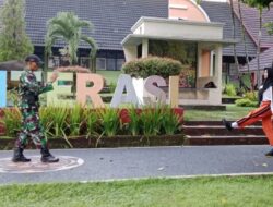 Babinsa Gunungsari Latih Paskibra, Dukung An Natasya ke Seleksi Nasional