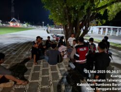 Patroli Dialogis Sat Samapta Polres Sumbawa Barat Sasar Remaja Nongkrong di Alun-Alun Kota Taliwang