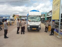 Polsubsektor Kawasan Pelabuhan Laut Sape Laksanakan Pengamanan dan Pemeriksaan Penumpang KMP Cakalang Tujuan Labuan Bajo