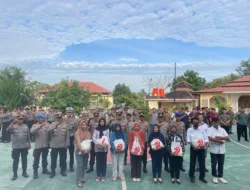 Kapolres Lombok Utara Bagikan 41 Paket Sembako kepada PHL Sambut Hari Bhayangkara ke-79