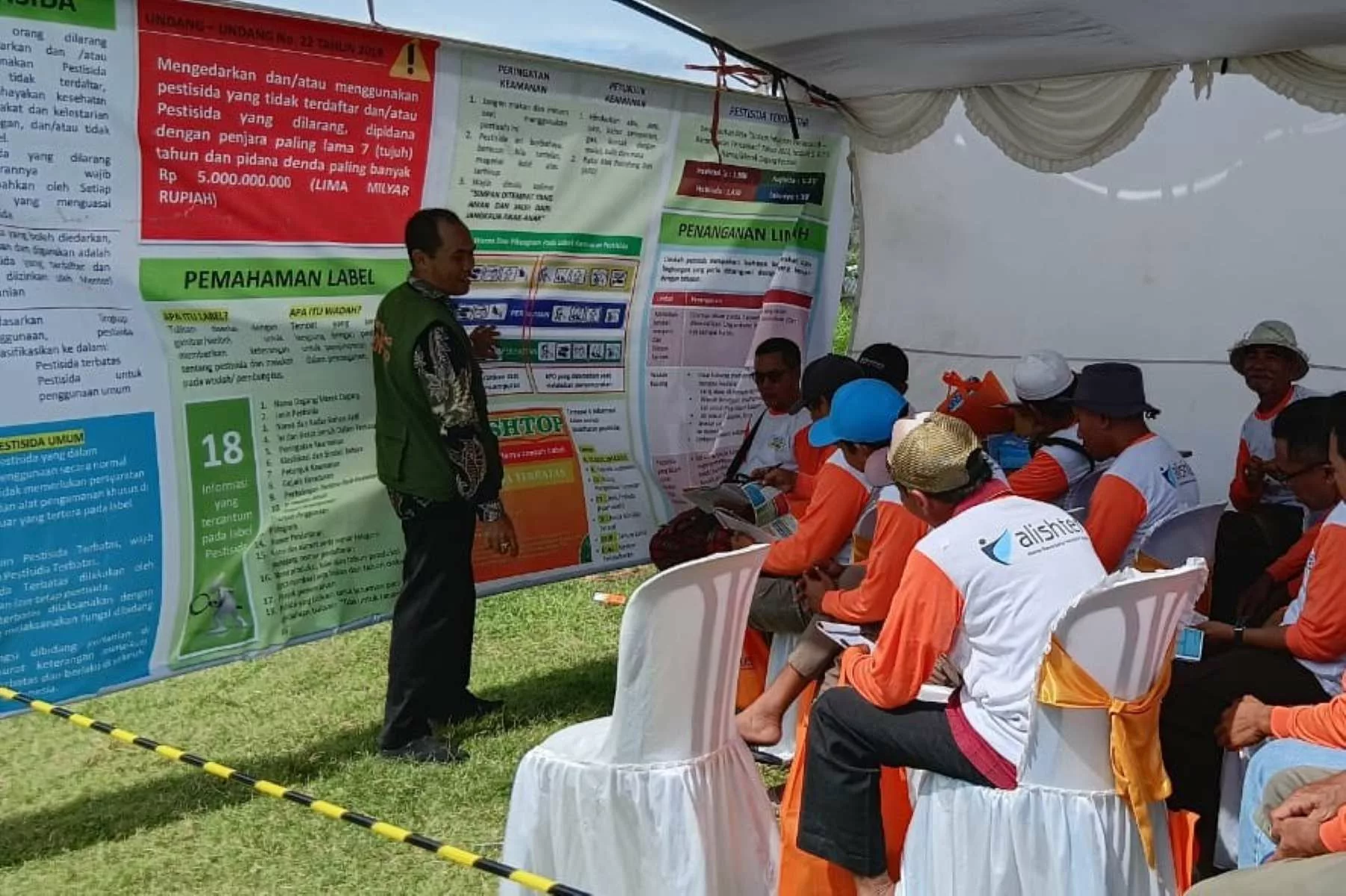 Alishter Edukasi Petani di Lombok Barat Gunakan Herbisida.