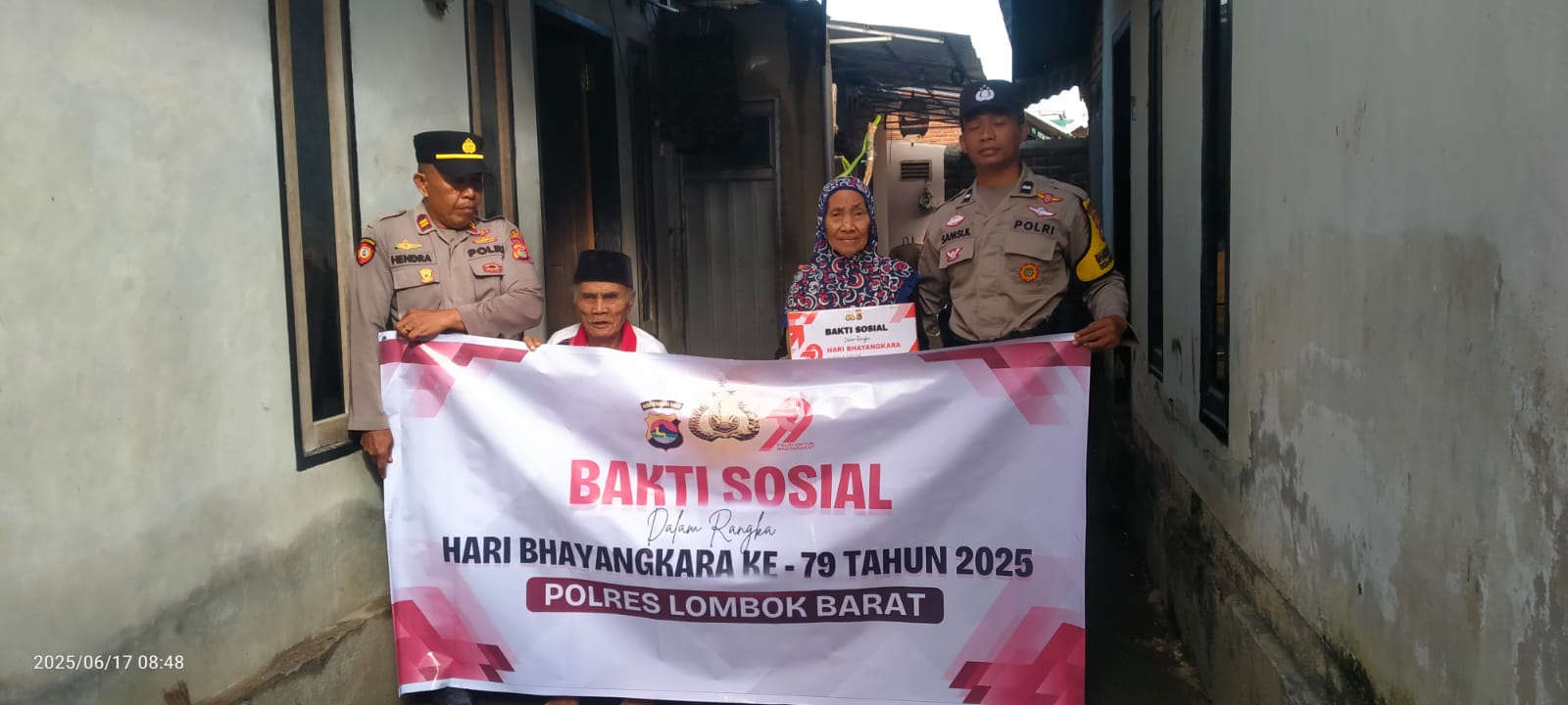 Hari Bhayangkara ke-79, Polsek Kediri Bantu Warga Lansia di Kediri Selatan