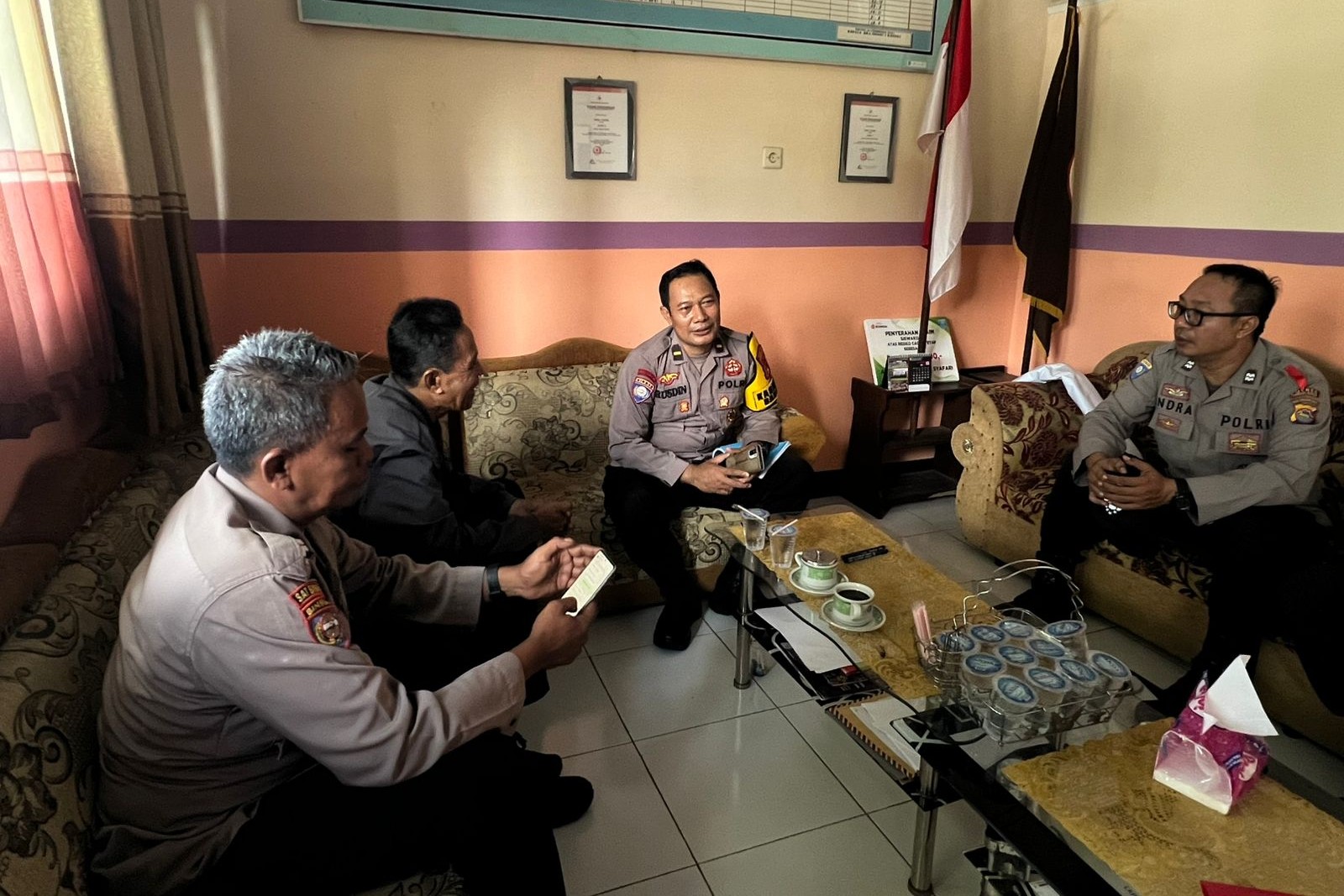 Sat Binmas Polres Lombok Barat Edukasi Siswa SMKN Kuripan Soal Bahaya Narkoba