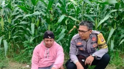 Polisi Aktif di Ladang: Wujud Komitmen Ketahanan Pangan Desa Eyat Mayang