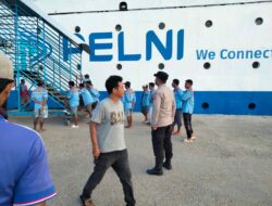 Polsek Kawasan Pelabuhan Laut Bima Laksanakan Pengamanan Embarkasi dan Debarkasi Penumpang KM. AWU