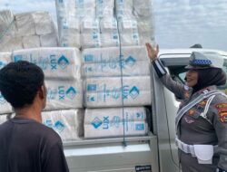 Satlantas Polres Bima Kota Sosialisasikan Bahaya Overload kepada Pengemudi Pick Up
