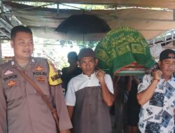 Polri Untuk Masyarakat, Bhabinkamtibmas Polsubsektor Palibelo Hadir Melayat Atas Meninggalnya Salah Satu Warga Binaan
