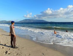 Patroli Laut Ditpolairud Polda NTB Jaga Keamanan Pantai Pasir Putih, Warga dan Wisatawan Diimbau Waspada