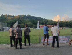 Kapolsek Seteluk Pimpin Pengamanan Liga ASKAB PSSI Sumbawa Barat, Ratusan Penonton Padati Lapangan