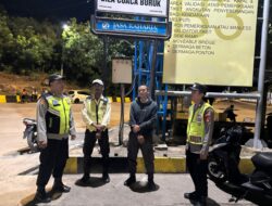 Patroli Dialogis di Pelabuhan Poto Tano, Polsek Kawasan Pelabuhan Laut Tano Ajak Pengguna Jasa Waspada Cuaca dan Keamanan Pribadi