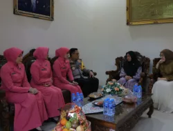 Kapolda Lampung Anjangsana ke Keluarga Briptu Anumerta Ghalib Surya Ganta dalam Rangka Hari Bhayangkara ke-79