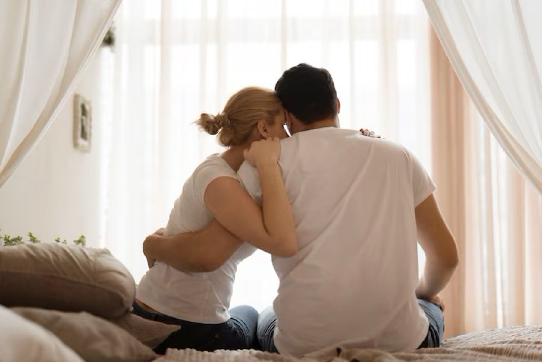 Suami Tidak Romantis? Mungkin Ini Tanda Cintanya!