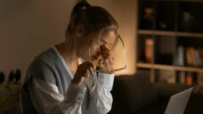 Kerja Siang Malam Tetap Takut Miskin, Ada Apa dengan Gen Z?