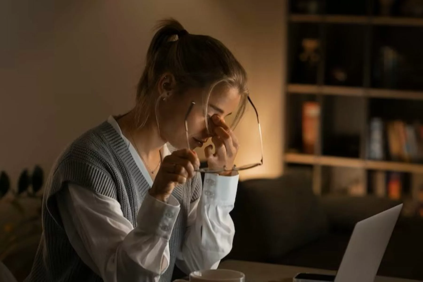 Kerja Siang Malam Tetap Takut Miskin, Ada Apa dengan Gen Z?