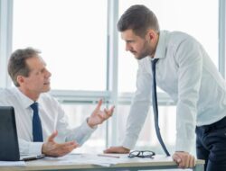 Bahasa Rumit Bukan Tanda Cerdas, Tapi Tanda Ini