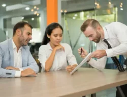 7 Sikap Ramah yang Malah Bikin Orang Risih