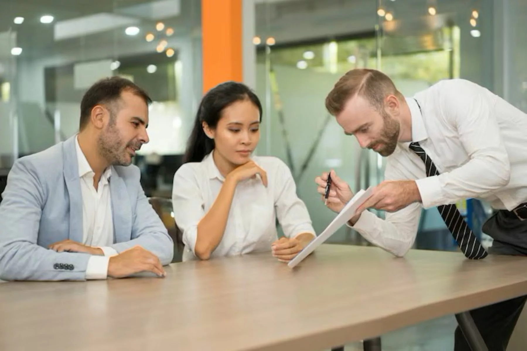 7 Sikap Ramah yang Malah Bikin Orang Risih