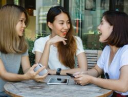 Persahabatan Tak Selalu Manis: Saat Teman Jadi Pengkritik Paling Jujur