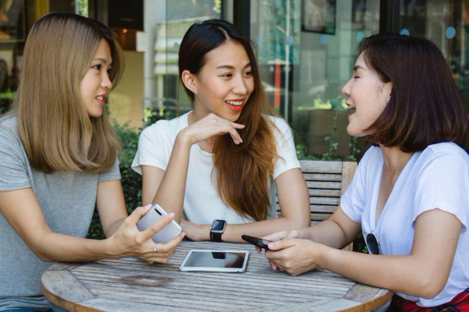 Persahabatan Tak Selalu Manis: Saat Teman Jadi Pengkritik Paling Jujur