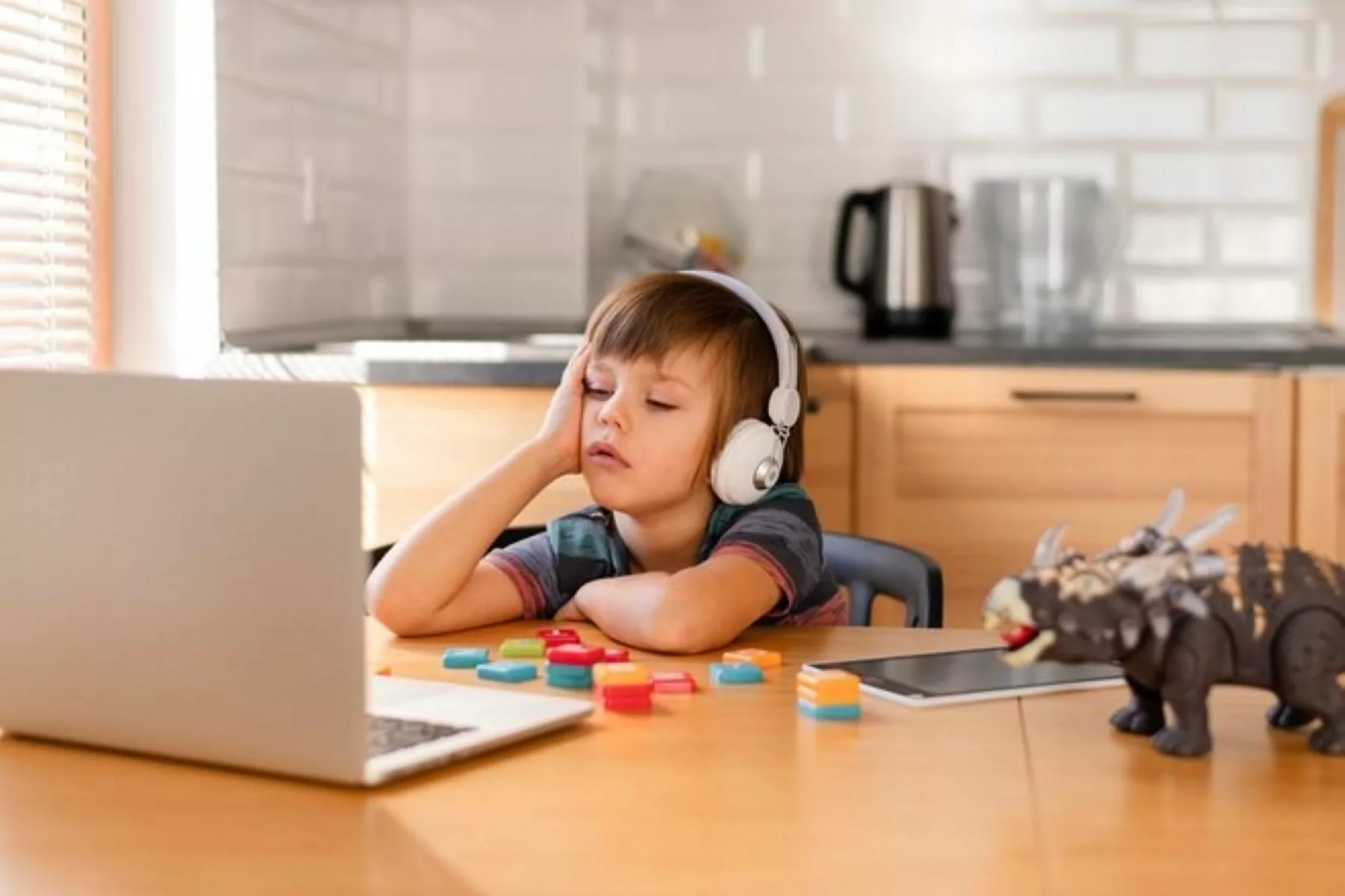 Bukan Soal Durasi, Ini Kunci Sejati Atur Waktu Layar Anak