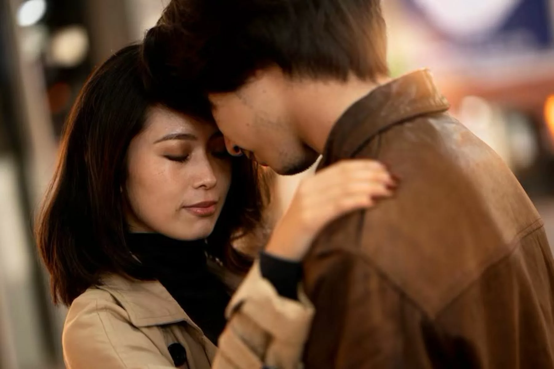 Dingin Tapi Setia, Inilah Gaya Cinta Wanita yang Lebih Dewasa