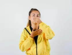 Ini 7 Reaksi Aneh tapi Wajar dari Orang yang Peka Banget