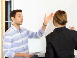 Bukan Hebat, Tapi Haus Validasi: Itu Bisa Jadi Narsistik