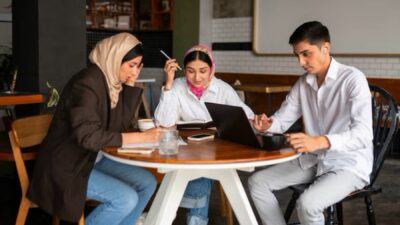 Pujian Manis yang Bikin Kamu Kesal? Ini Taktik Pasif-Agresifnya!