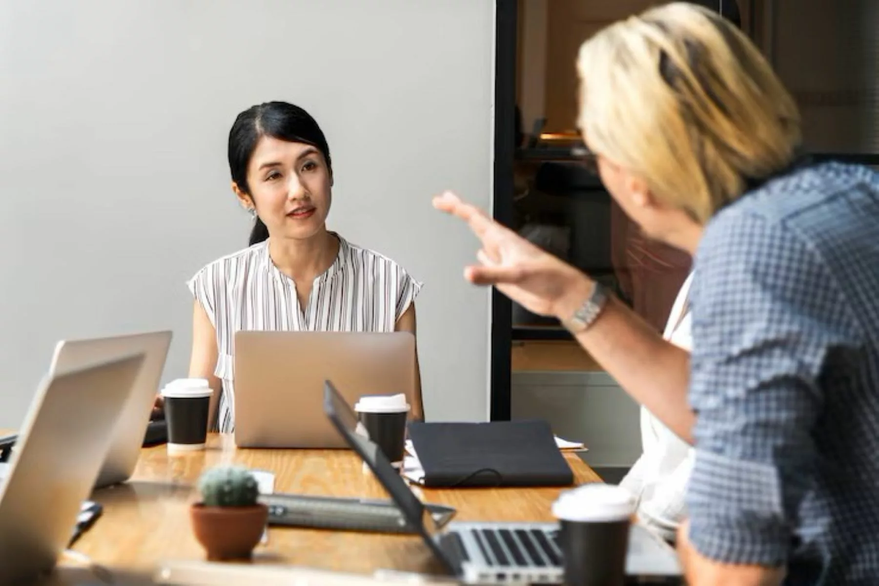 Gampang Bosan? Ini Cara Orang Cerdas Menyembunyikannya!