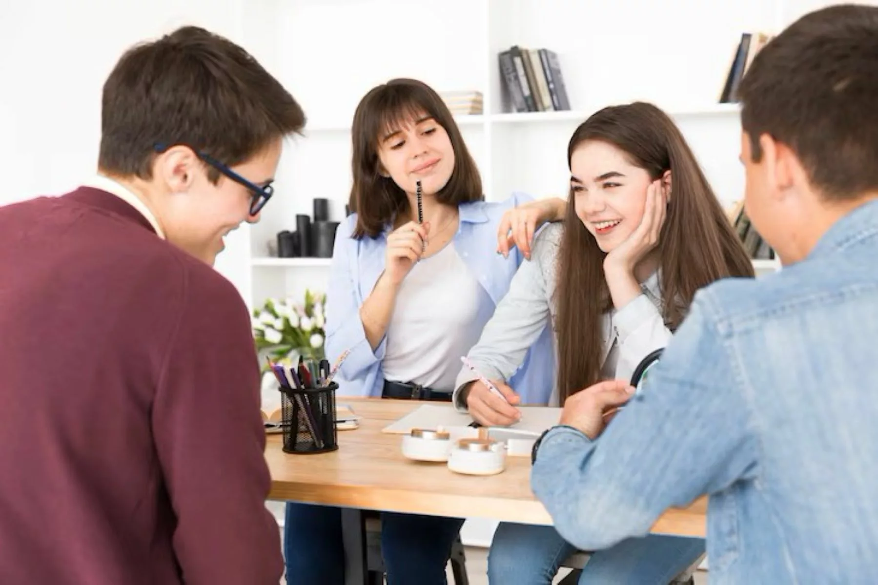 Fakta Ilmiah, Ini yang Membuat Orang Mudah Disukai