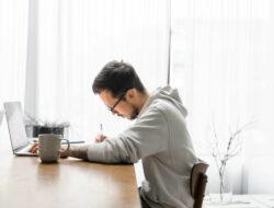 Bukan Sombong, Tapi Ini 10 Alasan Kenapa Orang Cerdas Sulit Nyambung