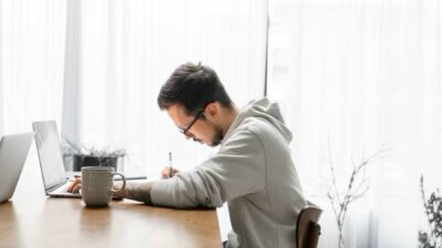 Bukan Sombong, Tapi Ini 10 Alasan Kenapa Orang Cerdas Sulit Nyambung