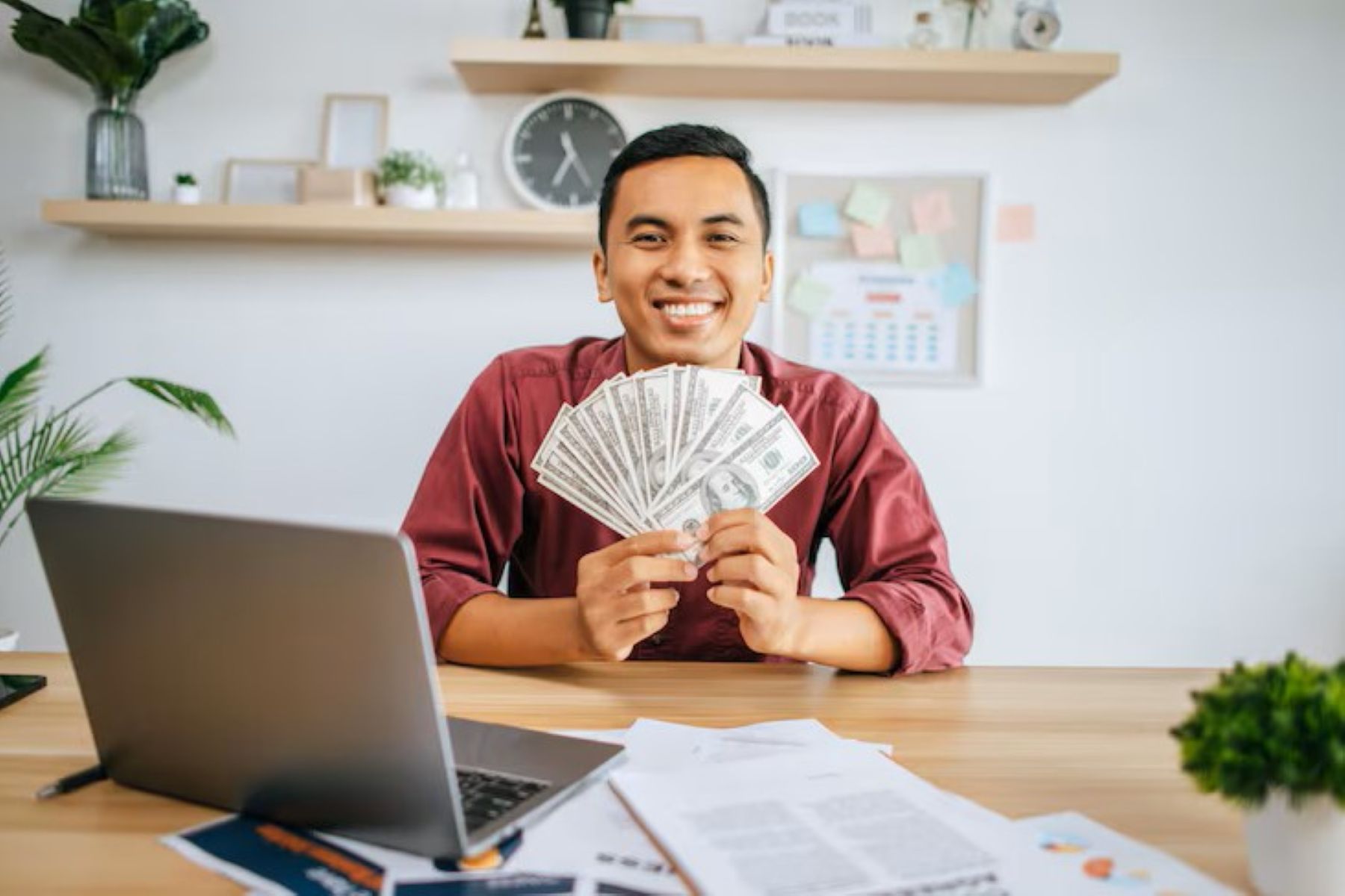 Gaji Besar Tapi Tekor, Inilah Fenomena Usia 40-an