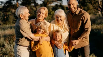 Gen X: Terjepit di Dua Generasi, Siapa Peduli?