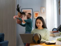 Side Hustle: Pelarian Emosional Orang-Orang Cerdas?