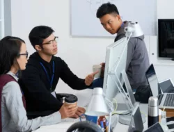 Orang Cerdas Itu Aneh, Tapi Justru Itu Kuncinya!