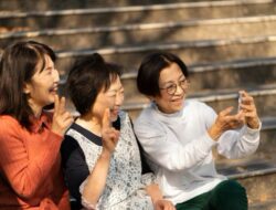 Gen X: Generasi Terlupakan yang Ternyata Paling Adaptif!