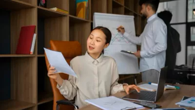 Bos Sudah Tahu Antara Kerja Cari Muka dan Diam Mematikan