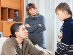 Orang Tua Overprotektif, Bikin Hubungan Renggang!