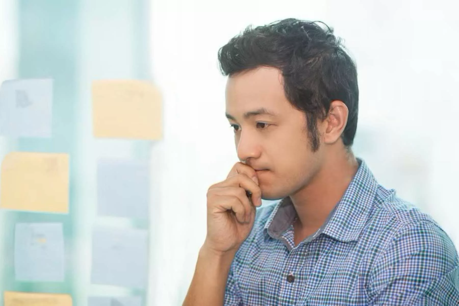 Orang Cerdas Diam, Tapi Pikirannya Liar