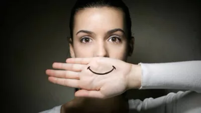 Jangan Tertipu Senyuman! Begini Cara Mereka Mainkan Emosi