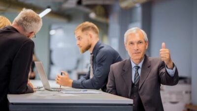 Pensiun Dini atau Dipaksa? Begini Cara Perusahaan ‘Main Cantik’