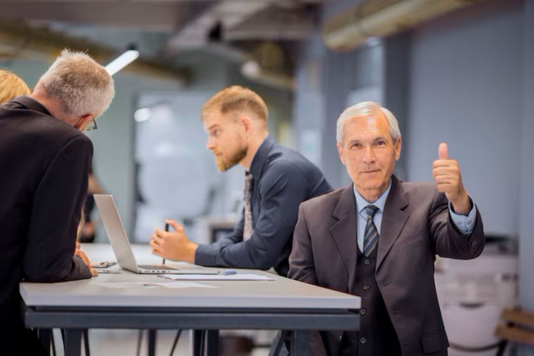 Pensiun Dini atau Dipaksa? Begini Cara Perusahaan ‘Main Cantik’