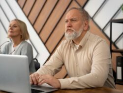 Karyawan Senior Terpinggirkan di Era AI, Kenapa?