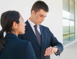 Kebiasaan Aneh Orang Kaya, Tidak Pelit Uang tapi Pelit Waktu