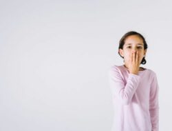 Anak Diam? Ini Rahasia Emosi yang Mereka Sembunyikan!