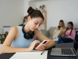 Anak Muda Menciptakan Tradisi Sendiri? Ini Alasannya!