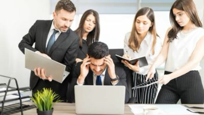 Fakta Gelap Tekanan Kerja di Kantor yang Tidak manusiawi